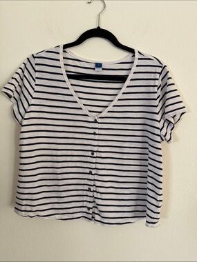 Old Navy Black & White Striped V-Neck Button Front Tee